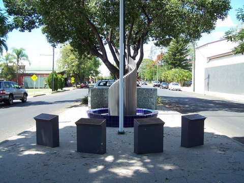 Emerald War Memorial - Accommodation Resorts 0