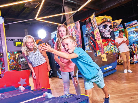 Timezone Coolangatta - Accommodation Resorts 1
