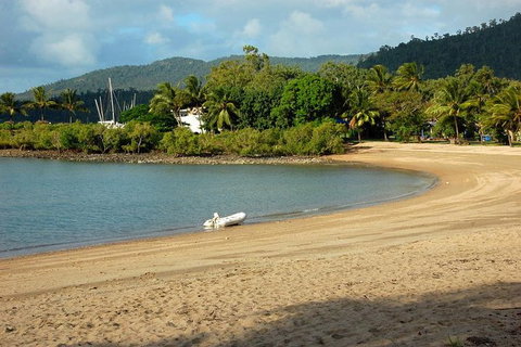 Shared Arrival Transfer: Proserpine Airport To Airlie Beach & Surrounds - Accommodation Resorts 4