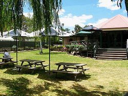 Oakbank Hotel - Accommodation Resorts 3