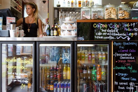 Cafe D'Bar Restaurant & Gallery - Accommodation Resorts 5