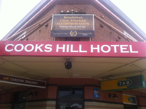 Commonwealth Hotel - Accommodation Resorts 3