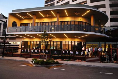 Q Bar & Brasserie On The Avenue - Accommodation Resorts 1