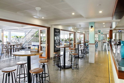 Hemingway's Brewery Port Douglas - Accommodation Resorts 4