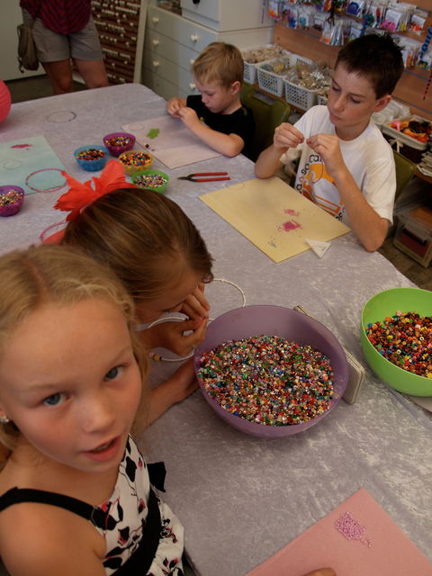 School Holiday One Hour Beading Workshops - Accommodation Resorts 1