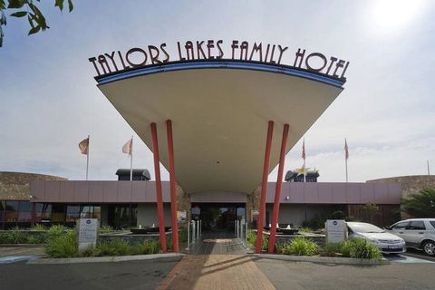 Quality Hotel Taylors Lakes - Accommodation Resorts 1