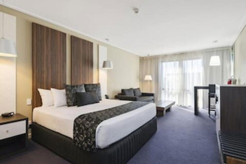 Quality Hotel Taylors Lakes - Accommodation Resorts 0