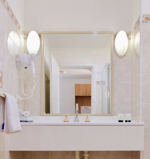 The Select Inn Ryde - Accommodation Resorts 3