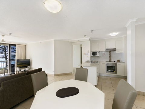 Coolum Caprice - Accommodation Resorts 6