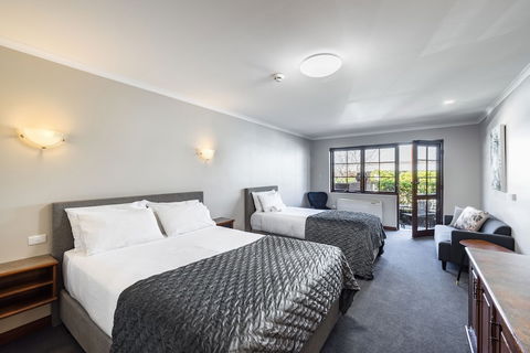 Adelaide Inn - Accommodation Resorts 5