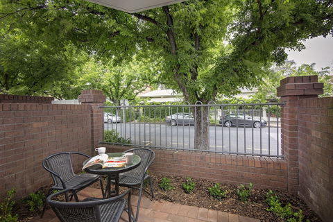 Adelaide Inn - Accommodation Resorts 4