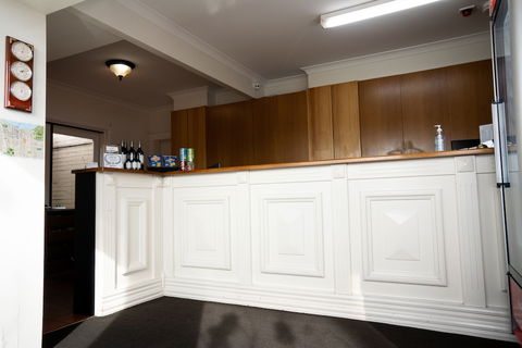 Admiralty Inn - Accommodation Resorts 1