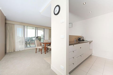 Accommodate Canberra - The Avenue - Accommodation Resorts 4