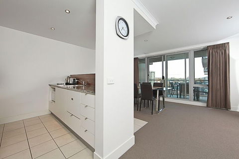 Accommodate Canberra - The Avenue - Accommodation Resorts 6