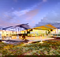 Cloudy Bay Beach House - Accommodation Resorts