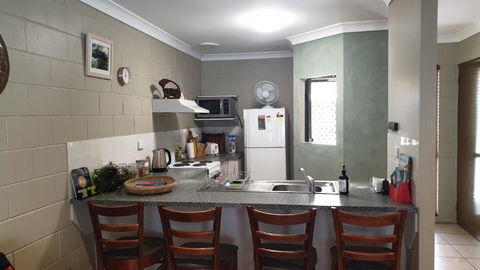 A City Retreat 2BR Apartment Reid Park Townsville - Accommodation Resorts 6