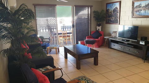 A City Retreat 2BR Apartment Reid Park Townsville - Accommodation Resorts 5