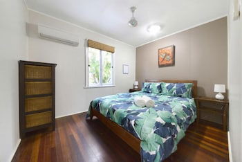 Airlie Getaway - Views - Accommodation Resorts 2