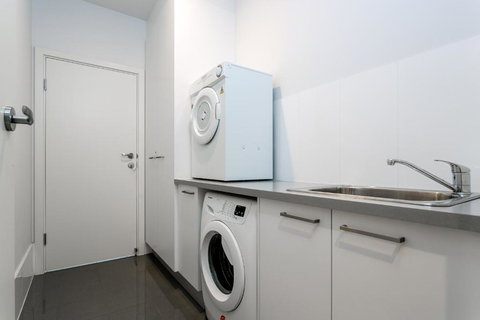 Ella House Adelaide - Accommodation Resorts 3