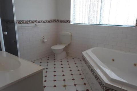 Acacia Apartments - Accommodation Resorts 4