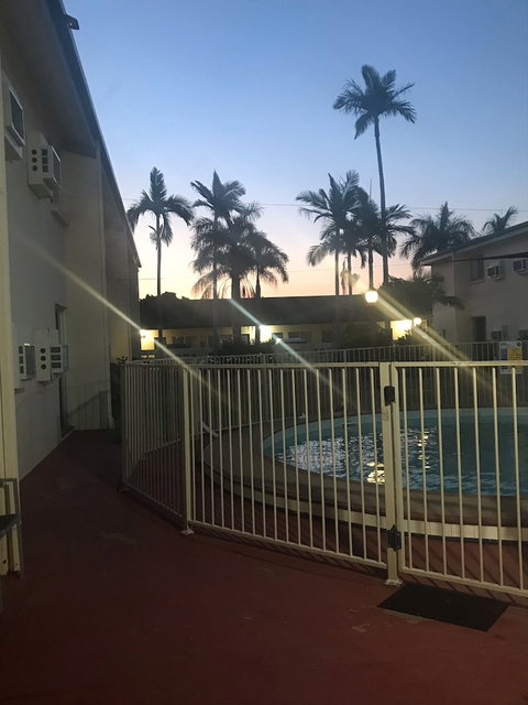 Emerald Central Hotel - Accommodation Resorts 4