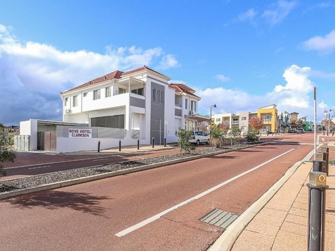 Rose Hotel Clarkson - Accommodation Resorts 0