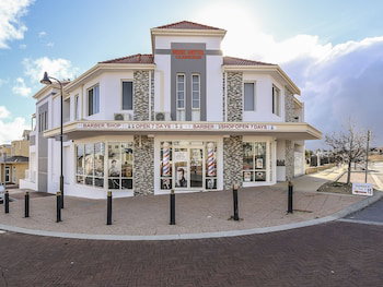 Rose Hotel Clarkson - Accommodation Resorts 4