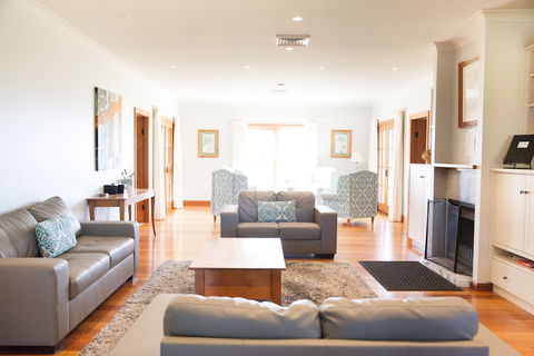 Audrey Wilkinson Vineyard - Accommodation Resorts 1