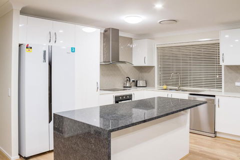 Brand New Executive Living - Accommodation Resorts 4