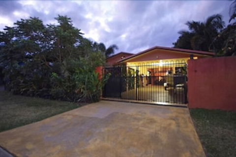 Hacienda Cooya Beach - Accommodation Resorts 1