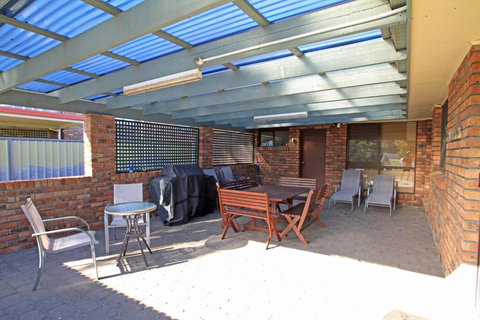 Riverfront Delight - Accommodation Resorts 1