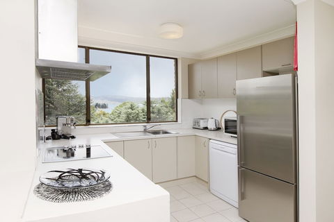 Avalanche 6 - Sophisticated Style & Modern Comfort With A Central Location - Accommodation Resorts 2