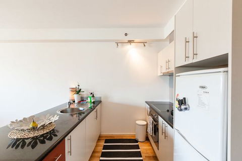 LANCE, 1BDR Melbourne Apartment - Accommodation Resorts 3