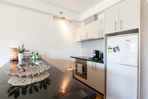 LANCE, 1BDR Melbourne Apartment - Accommodation Resorts 2