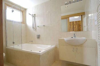 Alpine Haven 2 - Accommodation Resorts 4