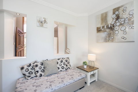 Lakehouse Family Oasis - Accommodation Resorts 3