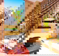 Temple 121 Palm Cove With Courtyard - Accommodation Resorts