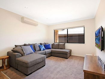 Alpine Knights Stylish Luxury - Accommodation Resorts 5