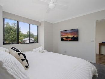 Alpine Knights Stylish Luxury - Accommodation Resorts 3