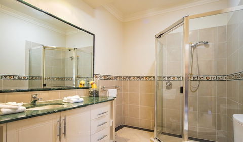 LUXE At Sanctuary Cove - Accommodation Resorts 2