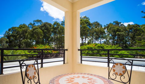 LUXE At Sanctuary Cove - Accommodation Resorts 6