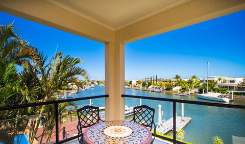 LUXE At Sanctuary Cove - Accommodation Resorts 5