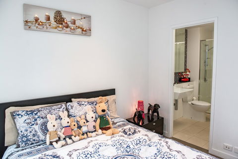 Madison Apartment - Accommodation Resorts 6