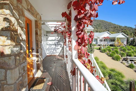 Autumn Home - Our Place At Bright - Accommodation Resorts 3