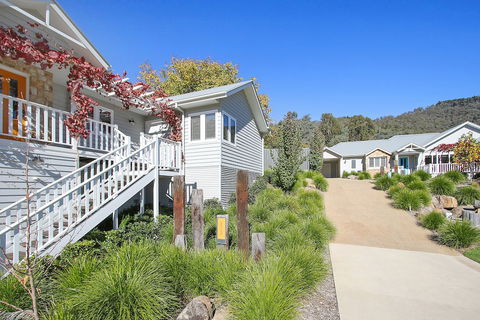 Autumn Home - Our Place At Bright - Accommodation Resorts 1