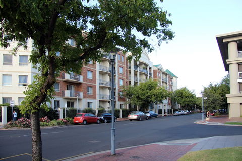 Adelaide City Apartment - 3BR, 2Bath & Carpark - Accommodation Resorts 1