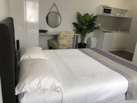 Escape On Lake - Accommodation Resorts 4