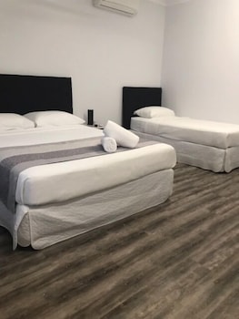 Escape On Lake - Accommodation Resorts 3