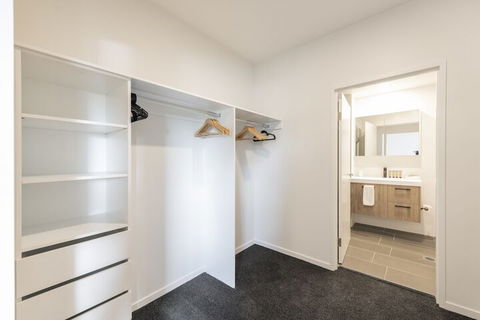 Astra Apartments Broadmeadow - Accommodation Resorts 4