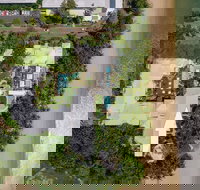 Belle Escapes - Absolute Beachfront Apartment in Alamanda Resort 21 - Accommodation Resorts